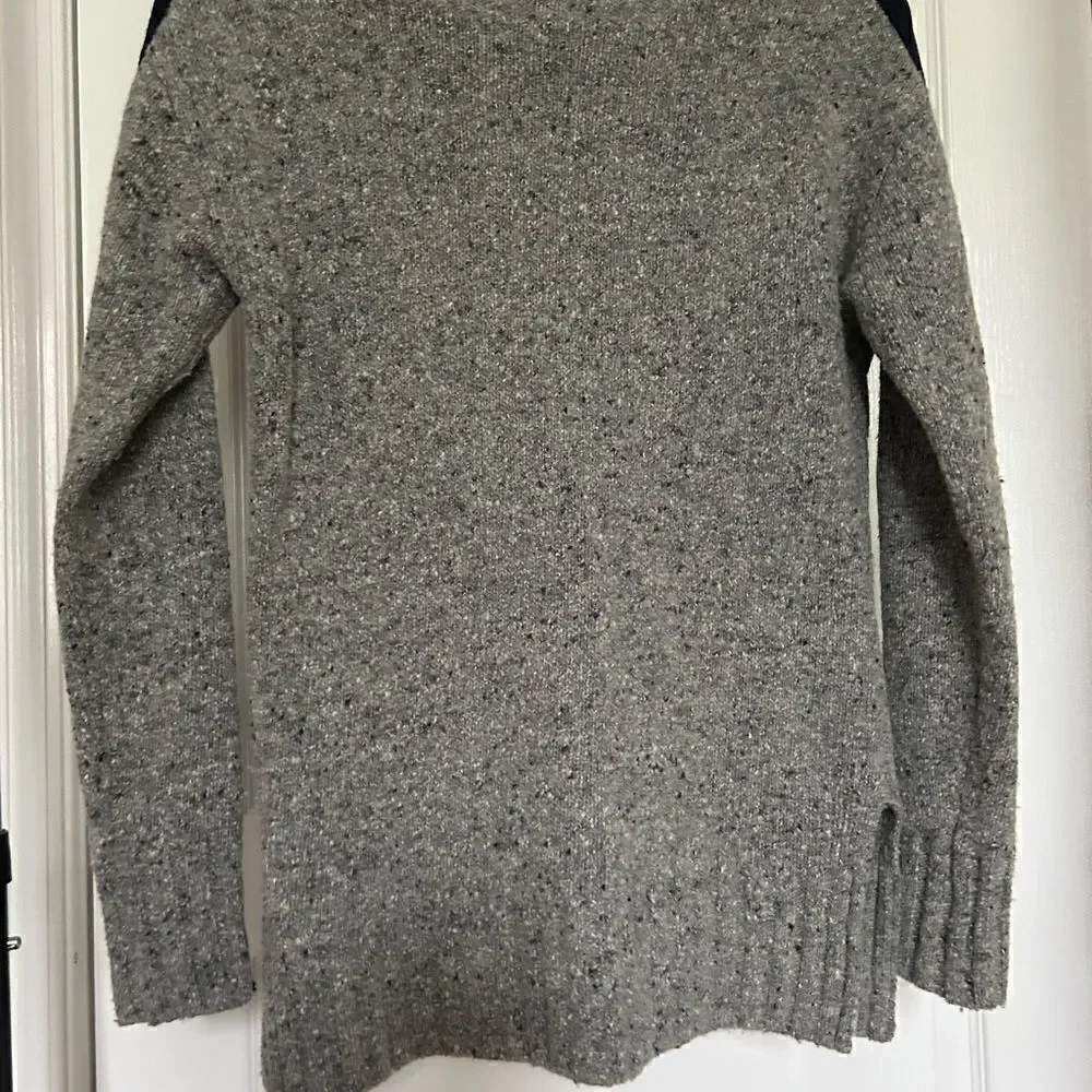 Tommy Hilfiger Women’s Gray Cotton/Wool Sweater with Blue Pockets Size Small
